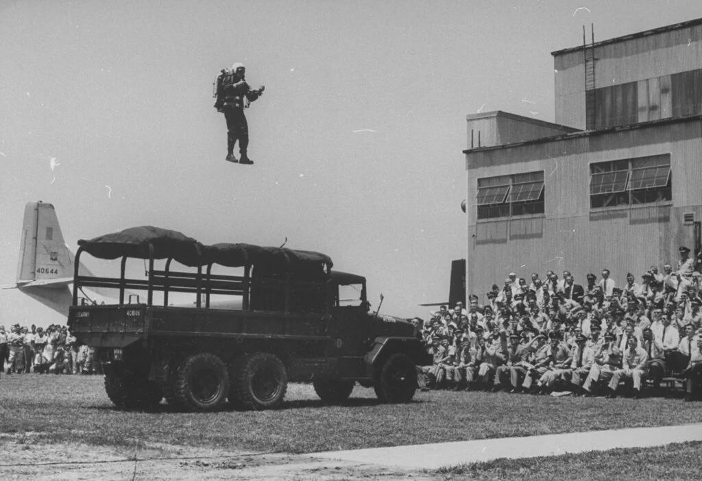 Demonstration of the rocket belt jet pack Ft Bragg, 18 of June 1961. [1024×702]