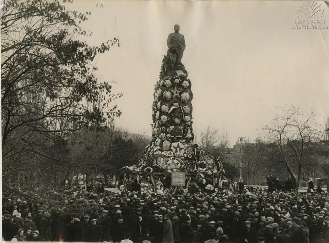 A crowd gathers in front of the Stalin monument in Tbilisi, Georgian SSR, during the Georgian demonstrations in Stalin’s defence, 1956. [1080×797]