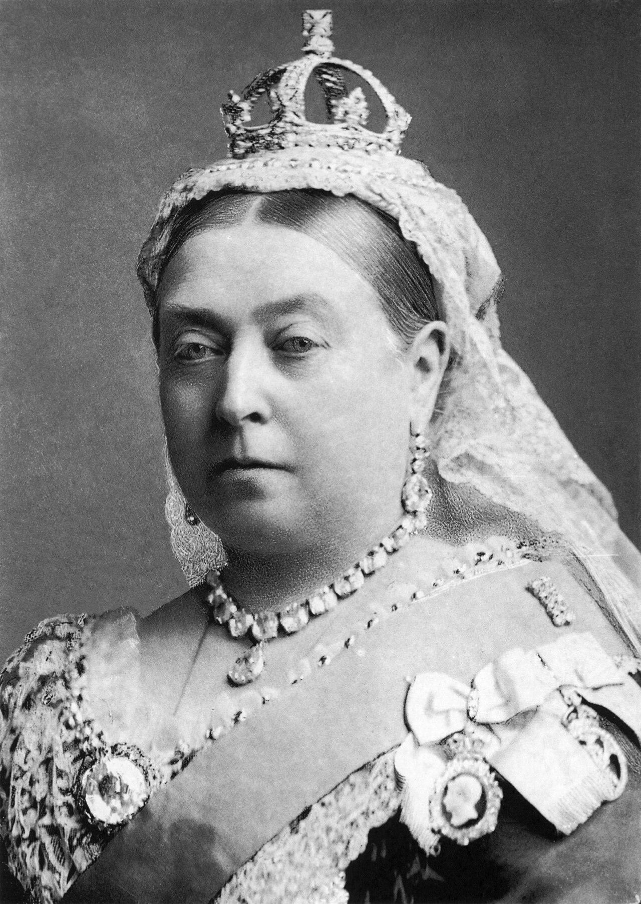 Queen Victoria, 1882. Photo by Alexander Bassano. [1280×1806]