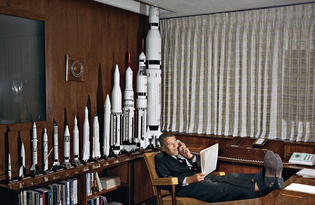 Wernher von Braun, director of NASA’s Marshall Space Flight Center, at his office in Huntsville, Alabama 1965. [1060 x 693]