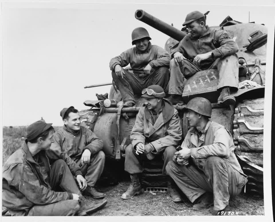 81 years ago today- 18 April, 1945 – The death of beloved war correspondent Ernie Pyle on Okinawa [960×774]