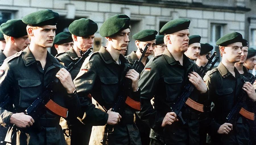 People’s Army soldiers incorporated into the Federal Army after the reunification of Germany in 1990 [900 x 510]