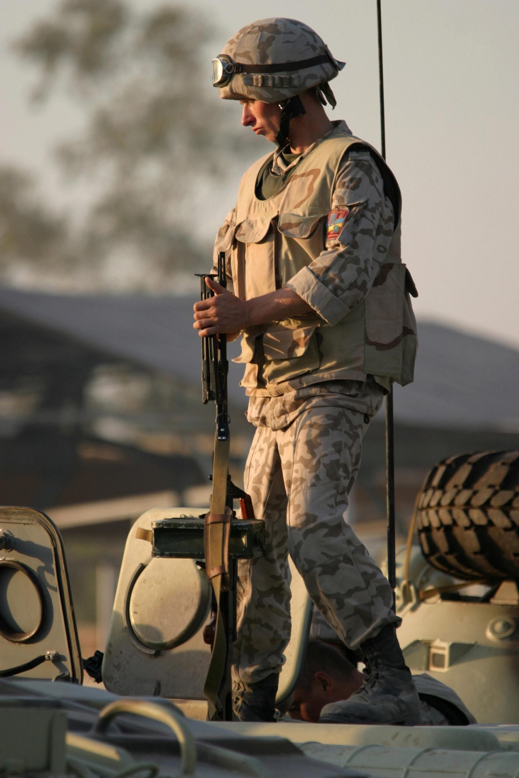 Ukrainian Army soldier in al-Kut, Iraq, August 2003[400×600]