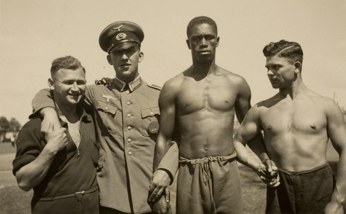 A young German army officer posing with American athletes at the Berlin Olympic games, 1936. (1194×741)