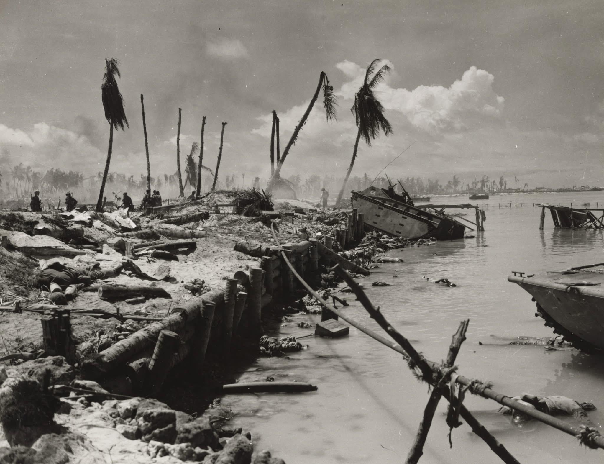 “Hell on Earth”- Lagoon at Betio after the assault on Tarawa, November 1943 [2048×1573]