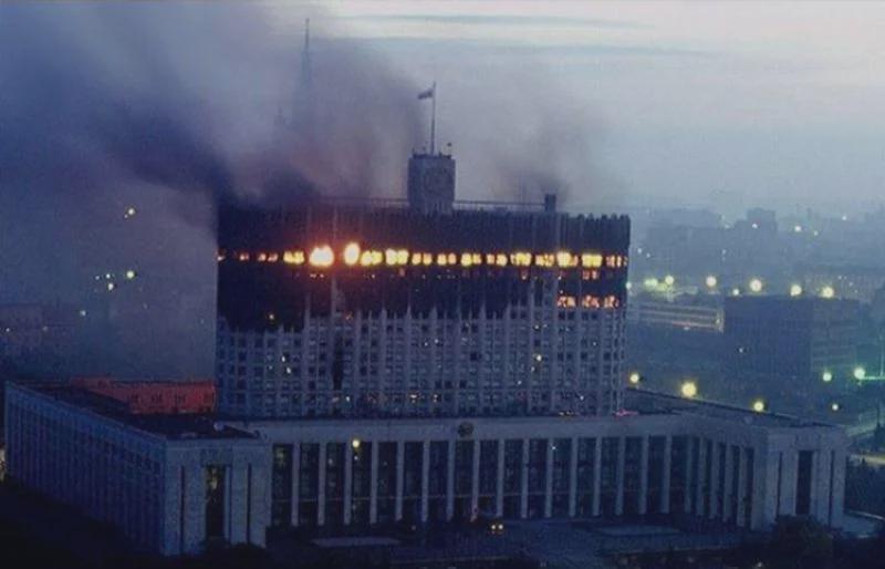 The shooting of the Supreme Soviet in Russia, October 1993. [800×514]