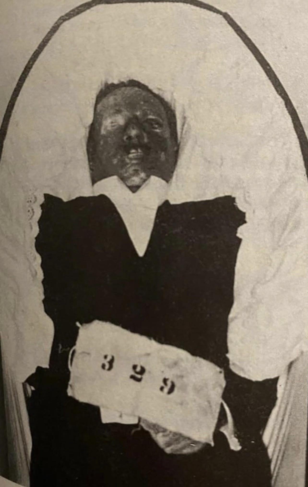 A victim recovered after the sinking of the RMS Titanic, 1912[1284X2032].