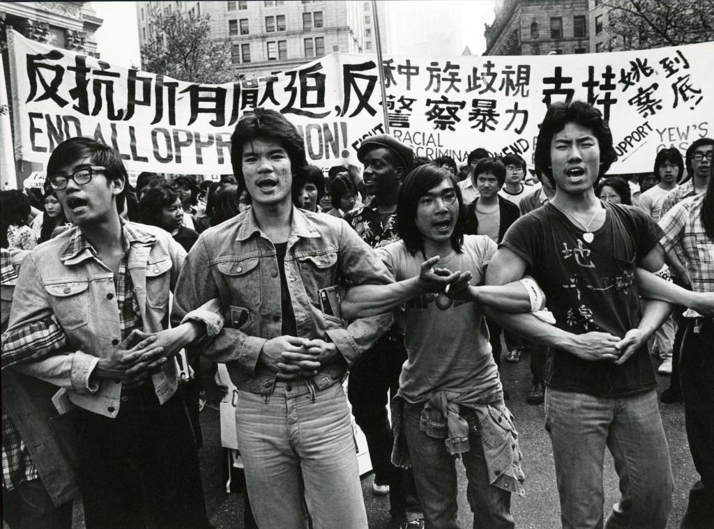 20,000 people protesting in the streets after the racial profiling and brutal police beating of Chinese American Peter Yew in New York, in 1975 [1024×759]