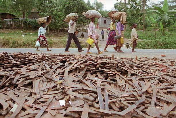 Thousands of abandoned machetes collect at the border of Rwanda and Tanzania, where Hutu refugees fleeing Rwanda are allowed across the border on the condition that they leave behind their weapons. | January 1st, 1994 (Photo by David Turnley) [612×411]