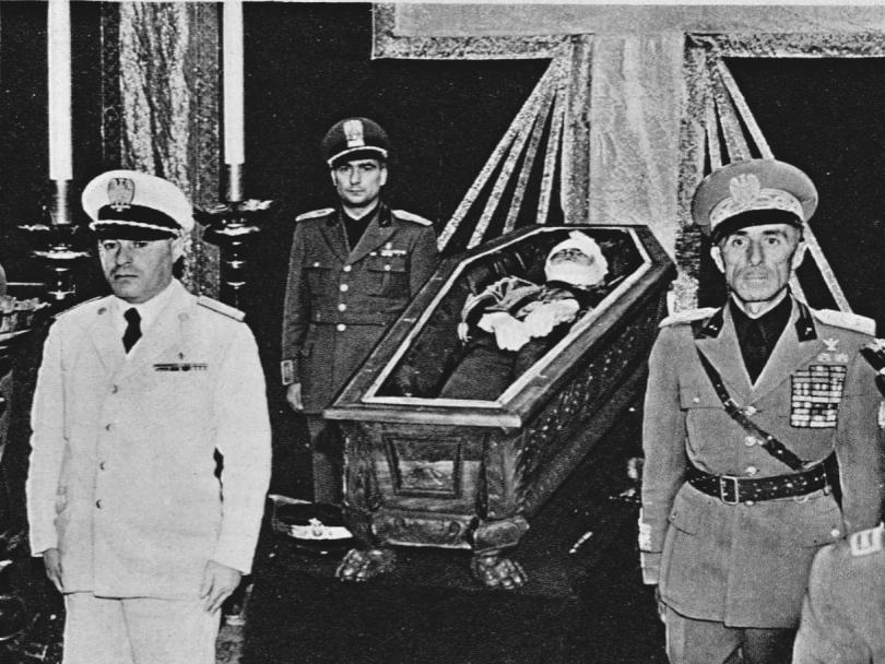 Lying in state of Bruno Mussolini, 23 y.o. son of Benito Mussolini who died in a flying accident in 1941 [810×608]