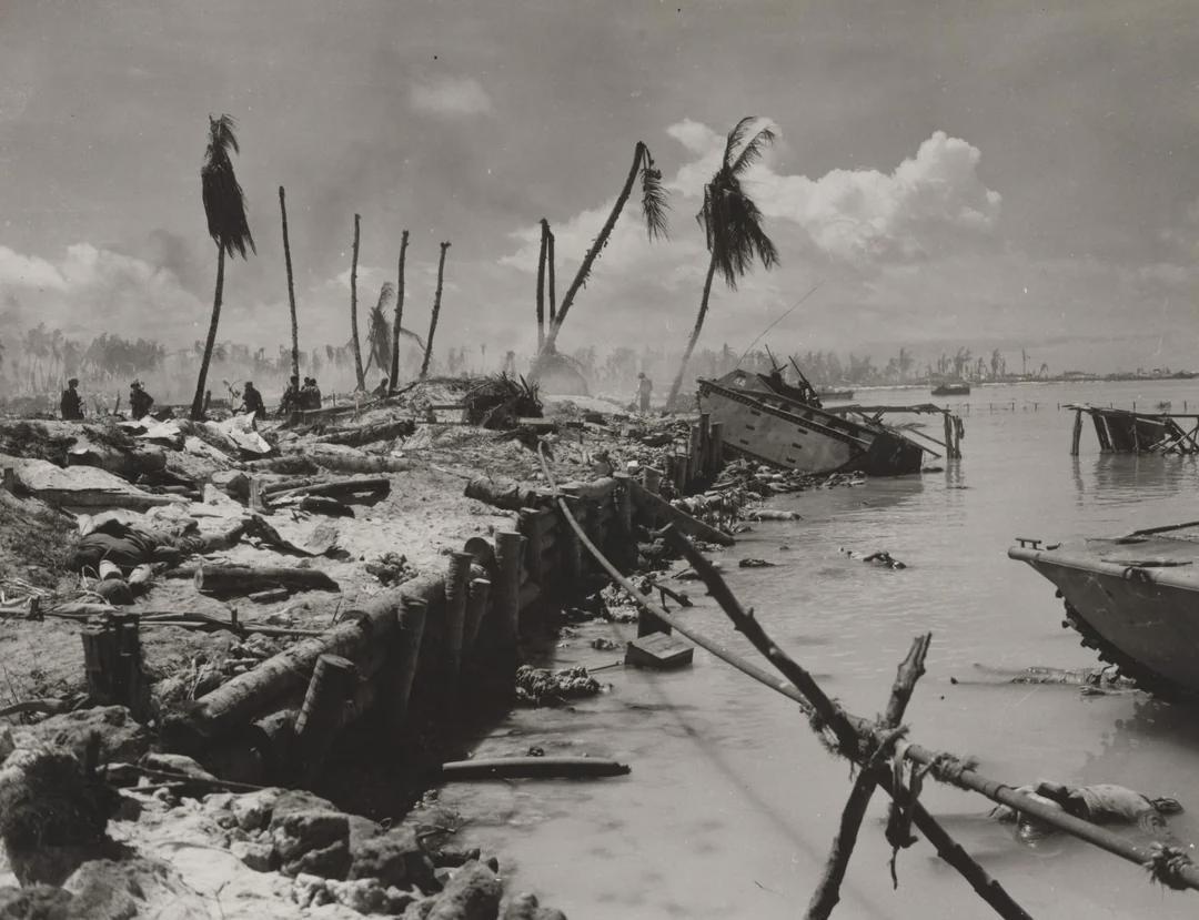 “Hell on Earth”- Lagoon at Betio after the assault on Tarawa, November 1943. [1080×829]