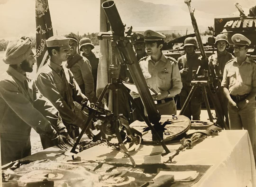Group of Afghan Soldiers ,1977. [1080×787]