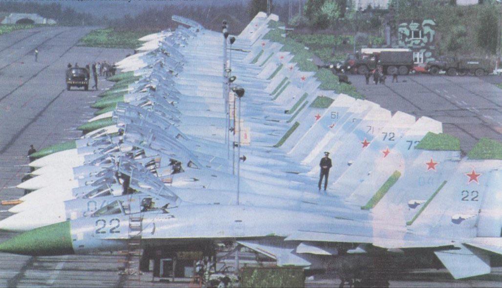 The final pre-flight inspection of Sukhoi Su-27 ‘Flanker’ multirole fighter jets, from the 582nd Fighter Aviation Regiment – of the Russian Air Force – prior to leaving Poland – at the Chojna Air Base, c. June 5th, 1992. [1027 x 591]