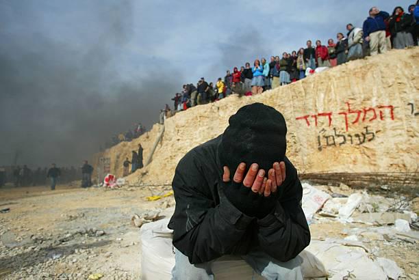 February 1st, 2006: An Israeli settler cries following a clash with riot police in the West Bank outpost of Amona. The eighty residents of Amona compose one of eighty-seven unauthorised West Bank settlements, according to the Israeli government. (612×410)