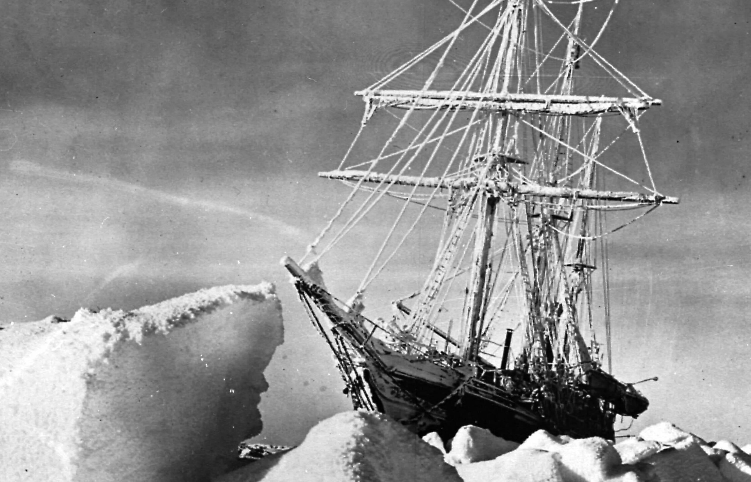 The Endurance ship stuck in the ice taken by crew photographer Frank Hurley in 1915 [1200×900]