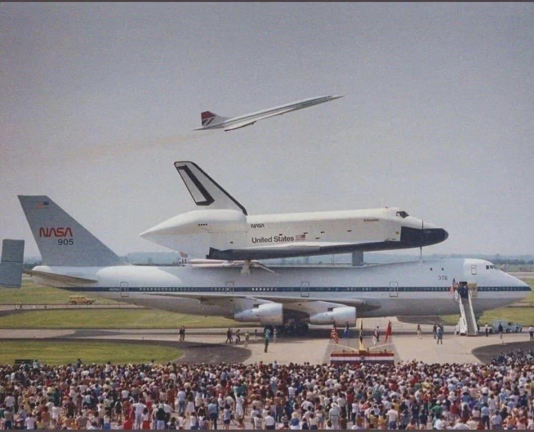 A photo that can be never taken again. The Space Shuttle riding atop NASA’s modified 747 Shuttle Carrier Aircraft, while the Concorde slices across the sky in the background, 1983. [1079×873]