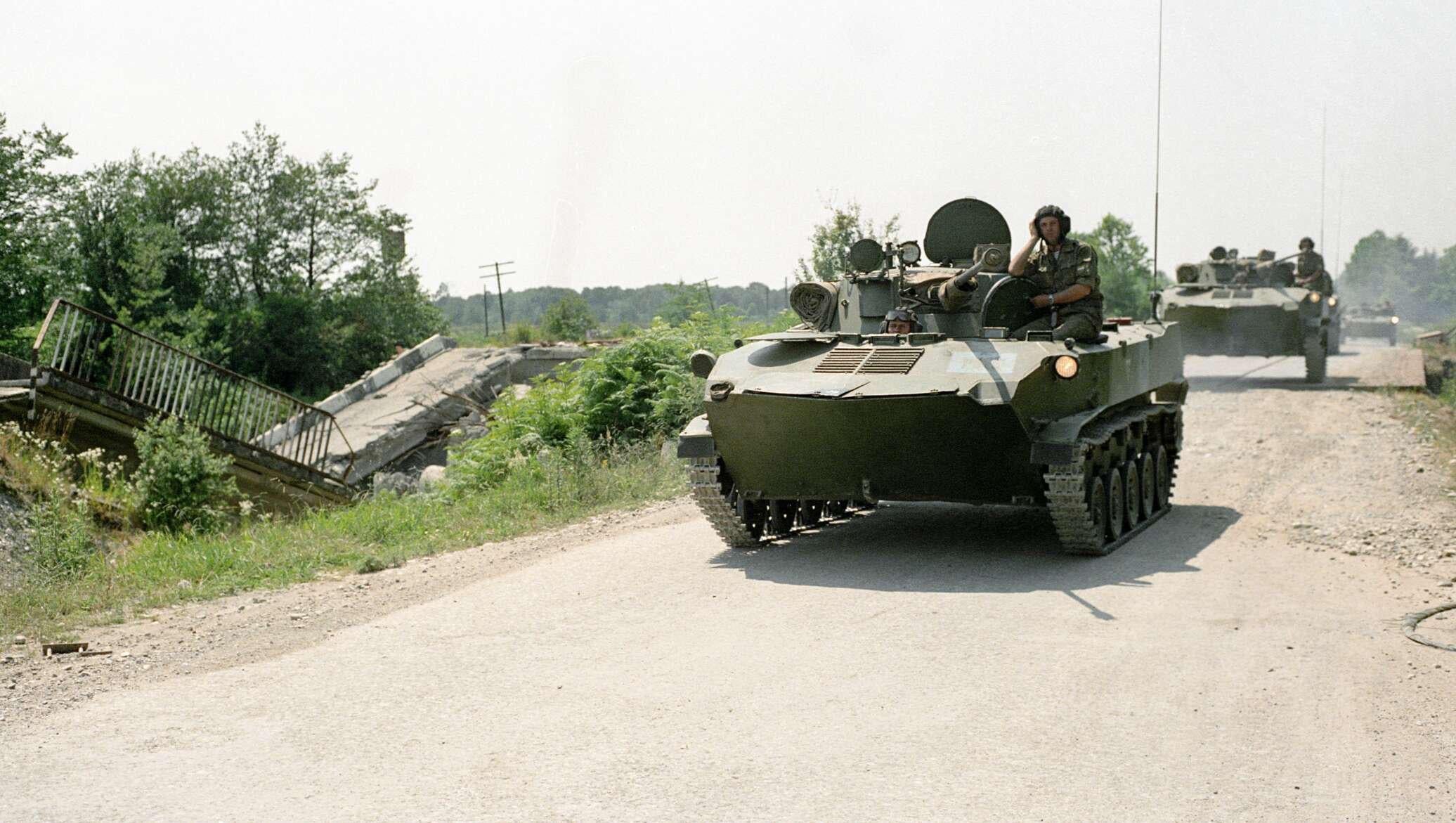BMD-2 airborne infantry fighting vehicles (IFVs) from the 345th Guards Air Assault Red Banner Order of Suvorov Regiment – of the Russian Airborne Forces (VDV) – in Abkhazia, during a ceasefire, c. August, 1993. [2072 x 1171]