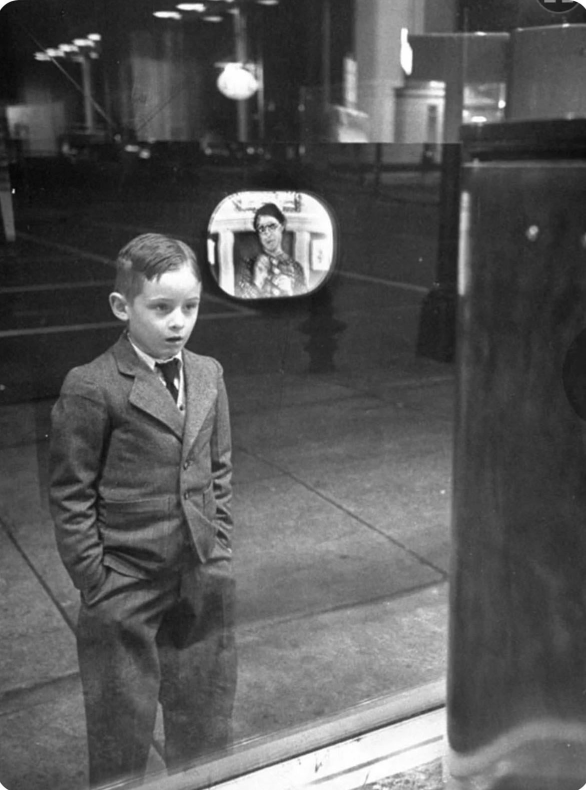 A young boy experiencing the magic of television, likely for the first time. Washington D.C., 1948 [760×981]