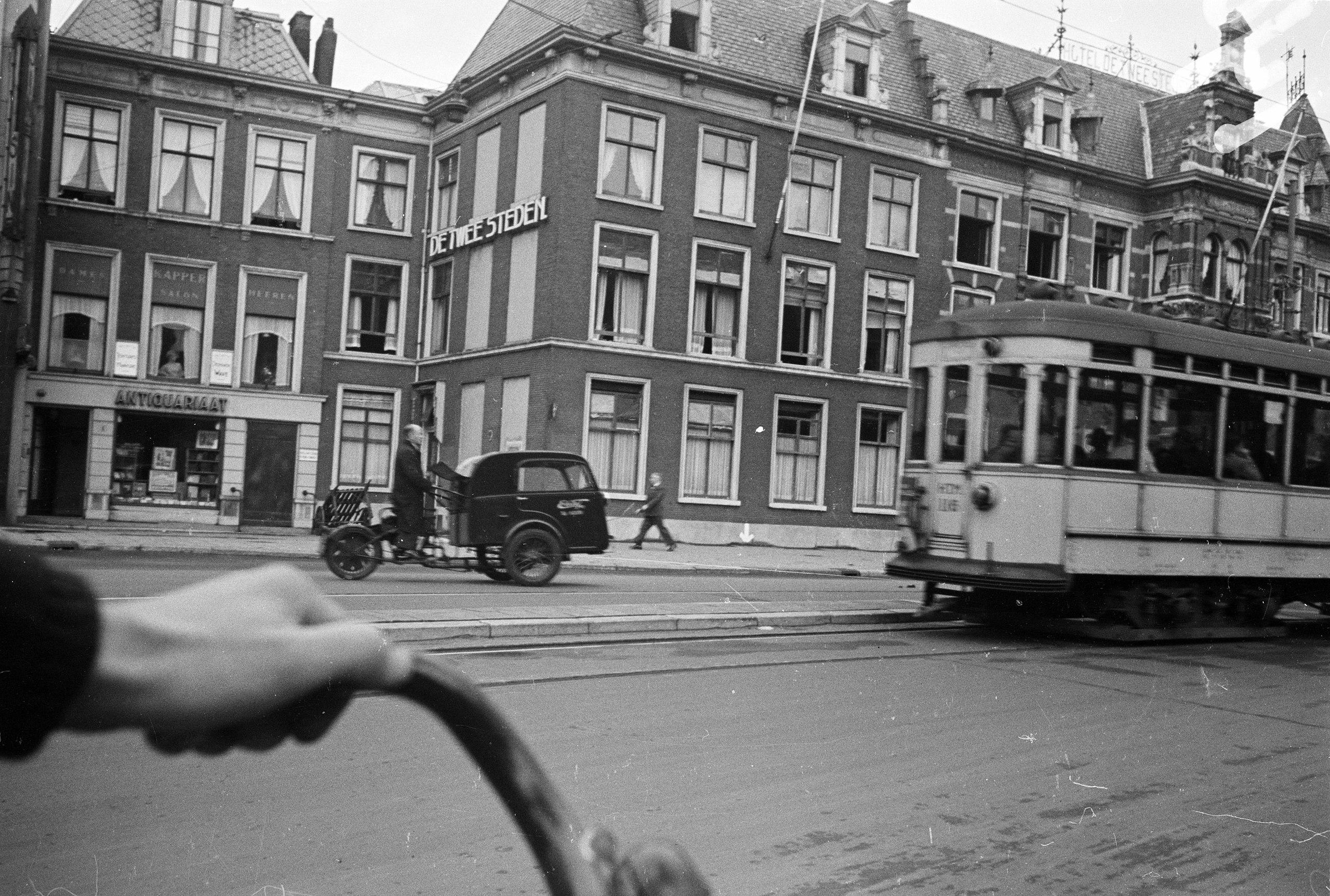 A secret photo taken in The Hague during Nazi Occupation. Menno Huizinga, the photographer, was a member of the Dutch resistance and used a hidden camera to document life under Nazi occupation. (1943) [2560×1725]