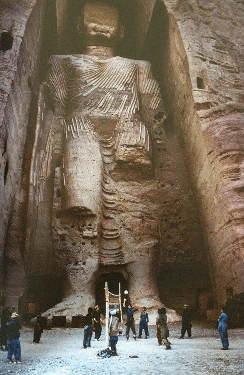 A Buddha statue in Afghanistan before its destruction in 1992. [833×1280]