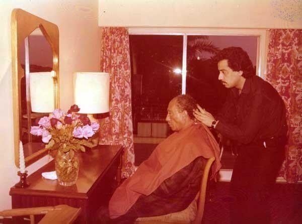 Anwar Sadat, president of Egypt getting his hair done 1970s (600×446)
