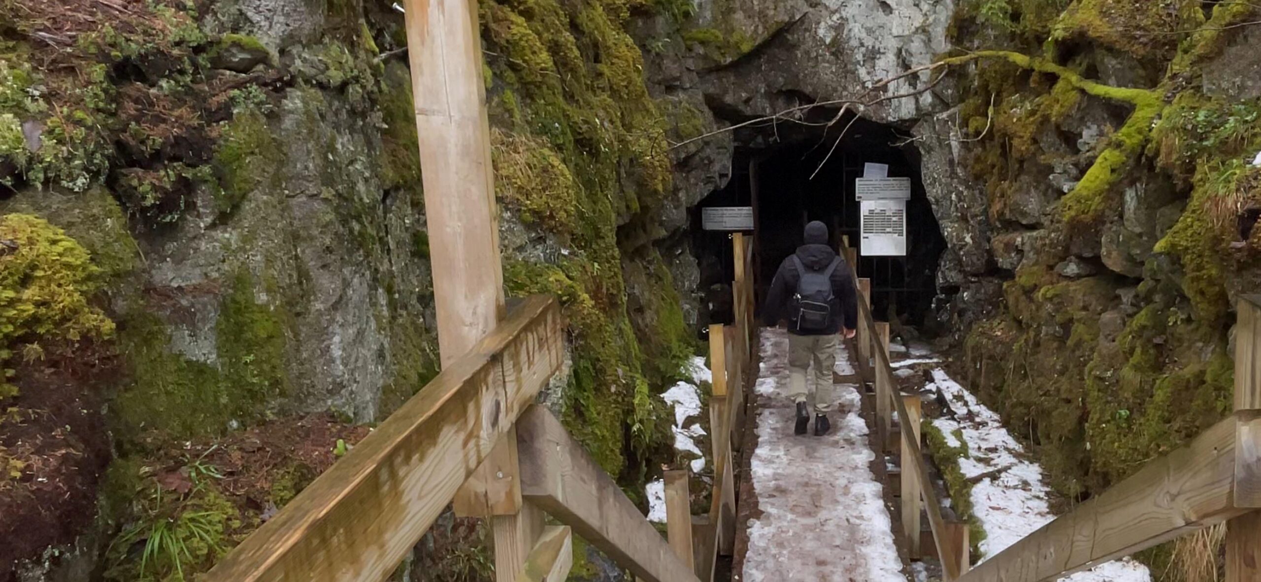 (OC) Hörnebo slate quarry tunnel in Sweden, where two workers died in a nitroglycerin explosion in 1866 [ 2332×1080 ]