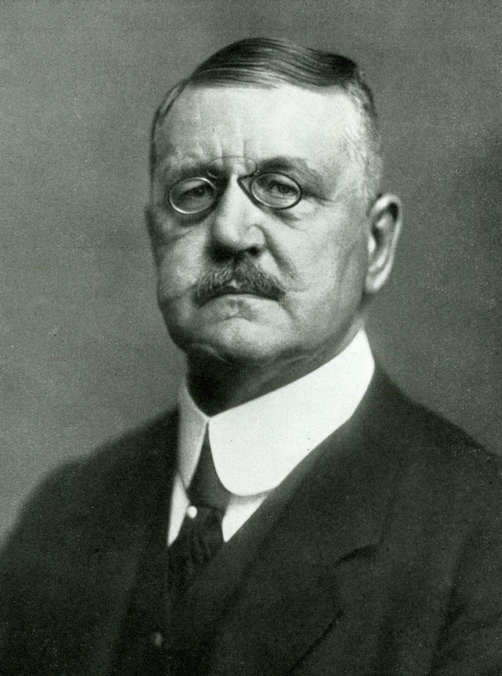 WWI-era portrait of ultra-conservative Imperial Prussian minister & German National People’s Party founder Wolfgang Kapp. The namesake of the 1920 Kapp Putsch, he was a harbinger of the NSDAP and other reactionary groups in interwar Germany society (1380×1024)