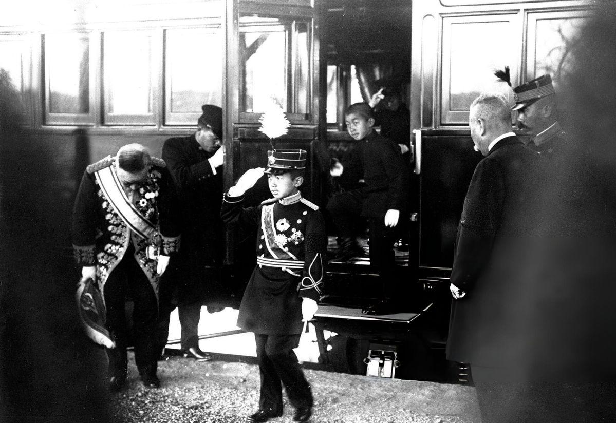 Crown Prince Hirohito (future Emperor Shōwa) salutes upon arrival at Momoyama Station on his way to Emperor Meiji’s mausoleum, Kyoto, Japan. 11 March 1913. [1199×824]