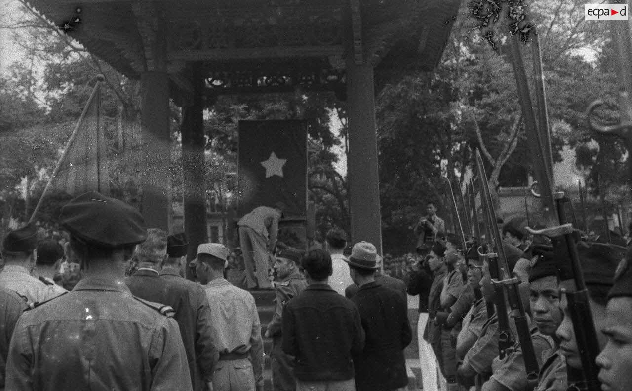 General Leclerc lays flowers in a Vietnamese colonial war memorial, now decorated with the flag of the new country. March 22, 1946. [1280×793]