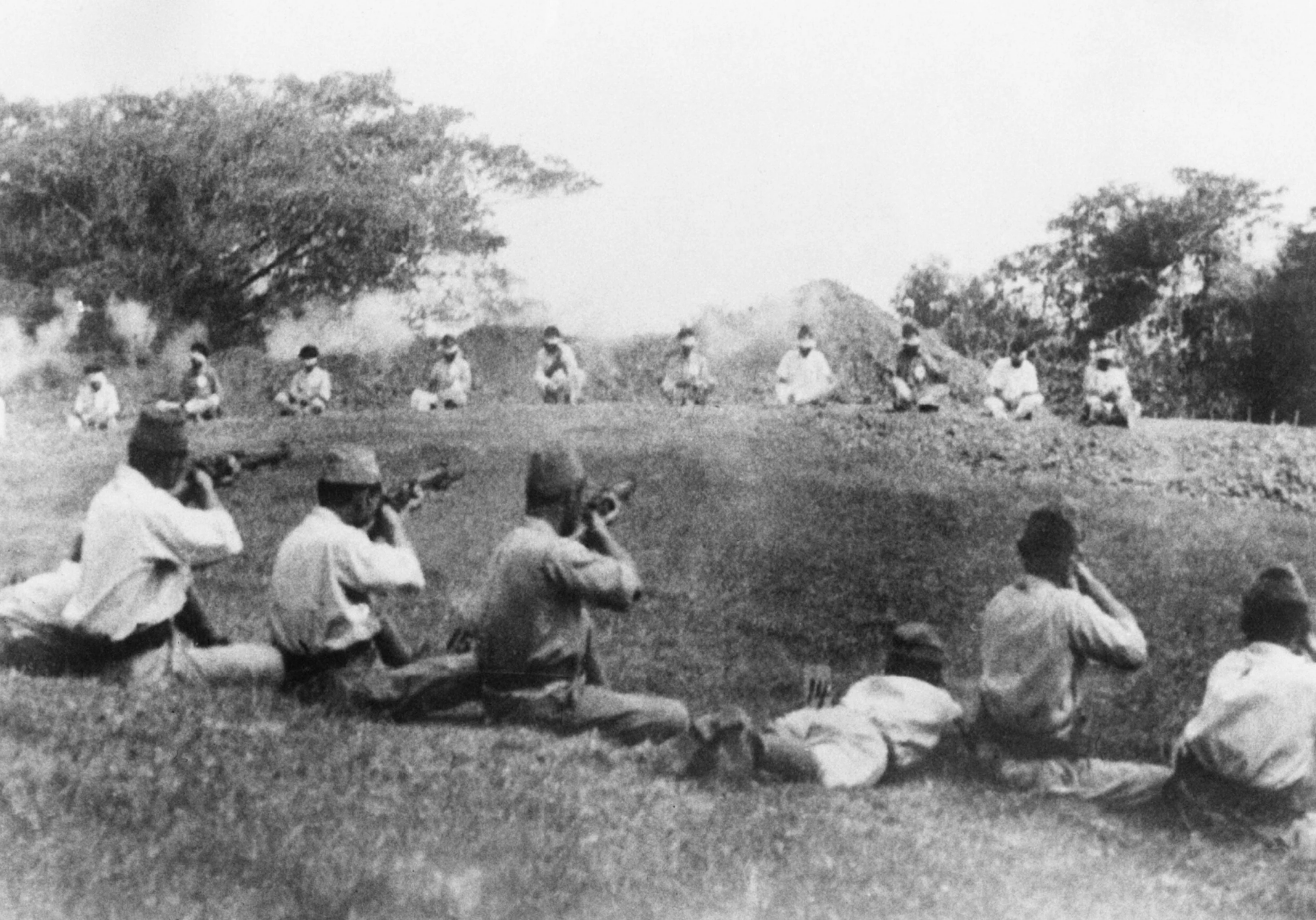 Japanese soldiers using members of the British Indian Army from the Sikh Regiment as target practice. Photographed in 1942. Discovered by the Allies in 1945. [3278 x 2292]