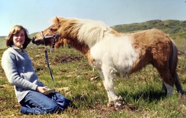 Princess Diana sitting with a pony kn Scotland, Summer 1974 [600×381]