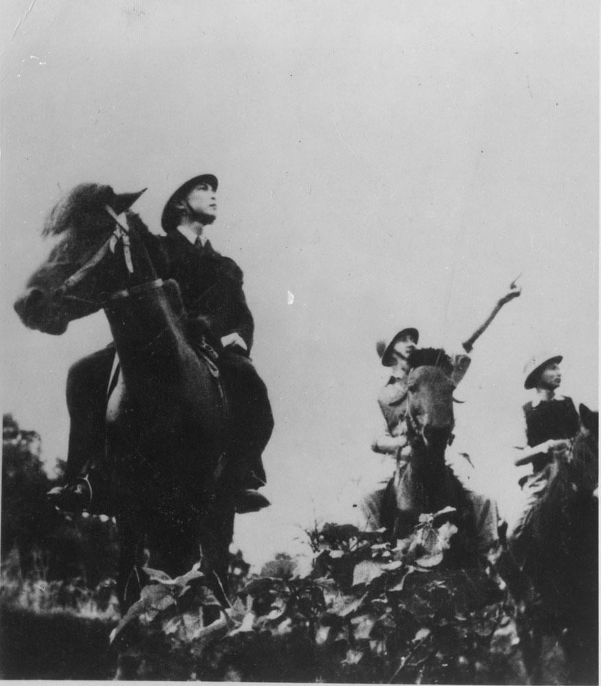 Vo Nguyen Giap during the Vietnamese defensive operation against Operation Léa, October 1947. [876×1000]