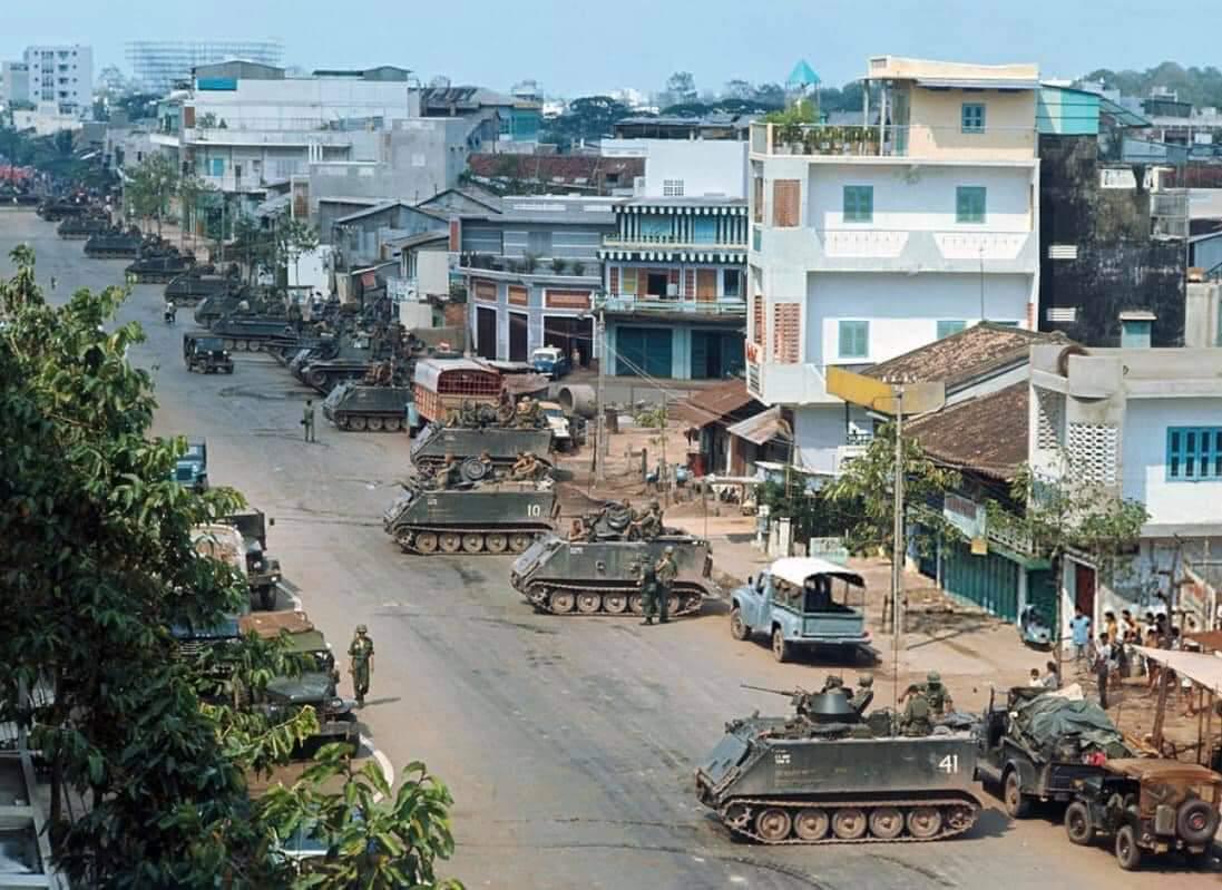 US and ARVN forces defend the Cholon district of Saigon. May 9th, 1968 [1097×799]