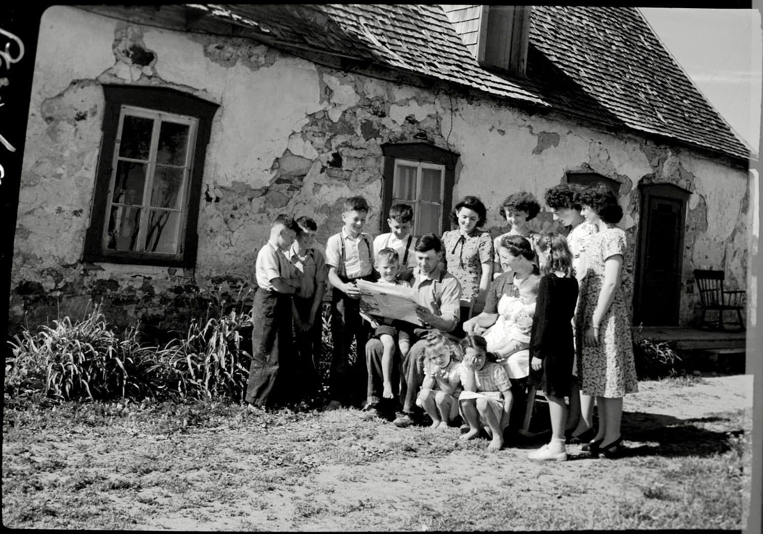 Rural farming family consisting of 13 children in L’Isle-aux-Coudres, Charlevoix, Québec, Canada in 1950. Photograph taken by George A. Driscoll. [1050×1500]