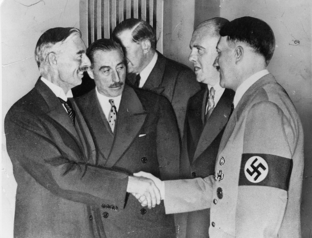 British Prime Minister Arthur Neville Chamberlain and Reich Chancellor Adolf Hitler in Munich before signing the agreement on the transfer of the Sudetenland region of Czechoslovakia to the Third Reich, September 29, 1938. [1200×915]