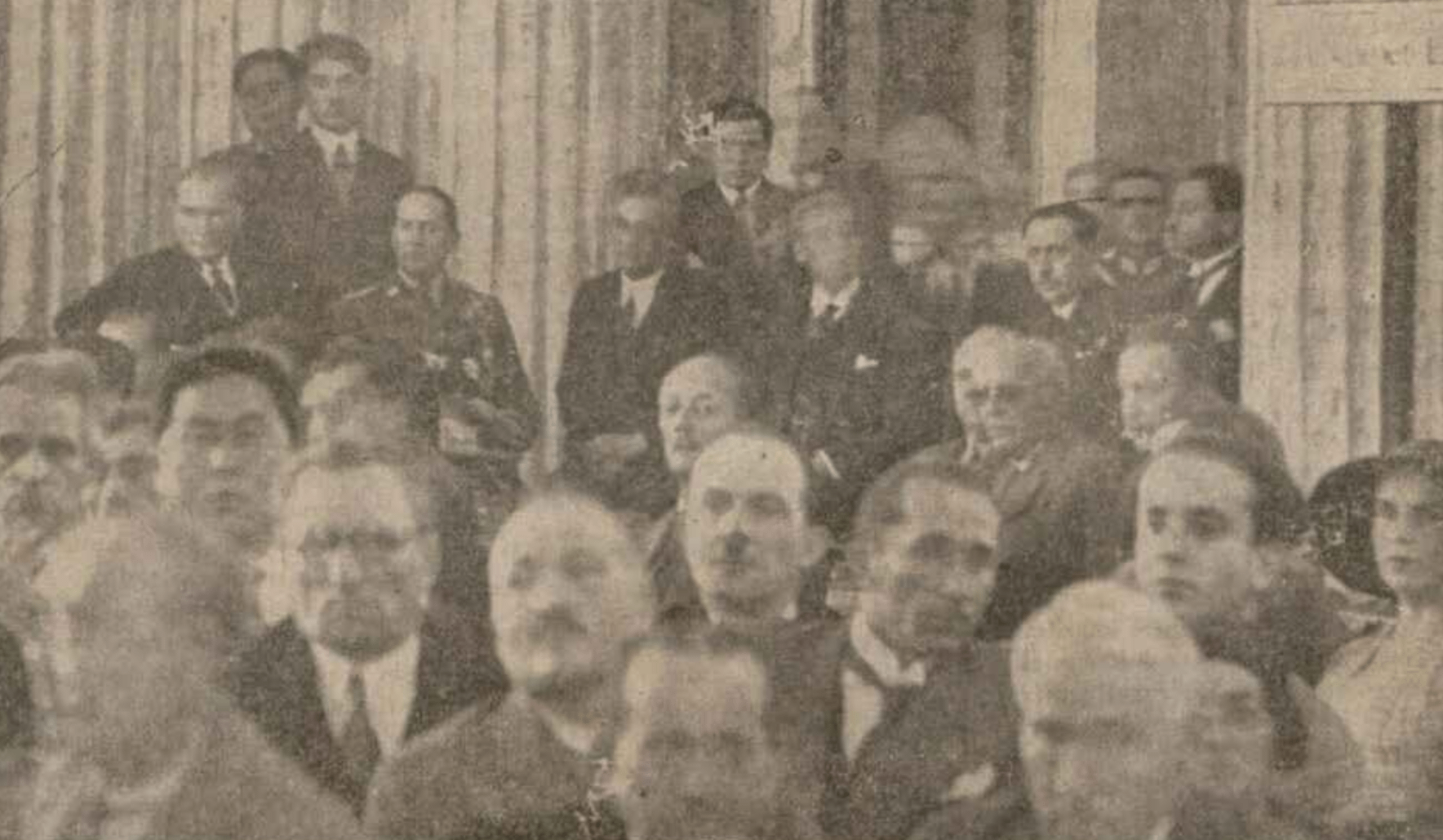 The only known meeting to have occurred between Mustafa Kemal ‘Ataturk,’ the founder of modern Turkey, & US army Chief of Staff general Douglas Macarthur, (both top left) 1932. Macarthur would outlive Ataturk, who died from complications of alcoholism in 1938, by almost 26 years. (1029×768)