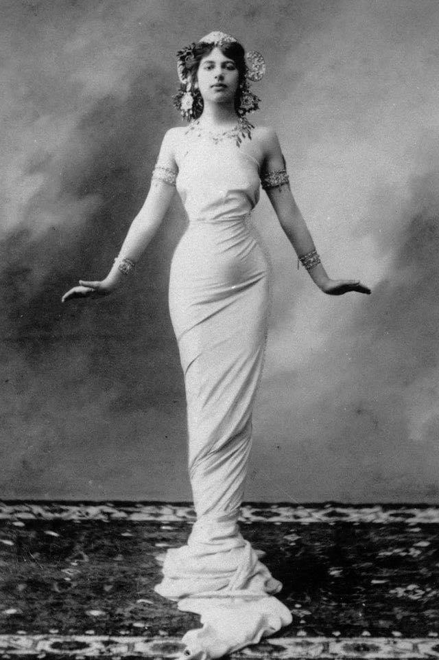 Mata Hari, a professional exotic dancer, and courtesan who spied for France in WW1 (640×961)