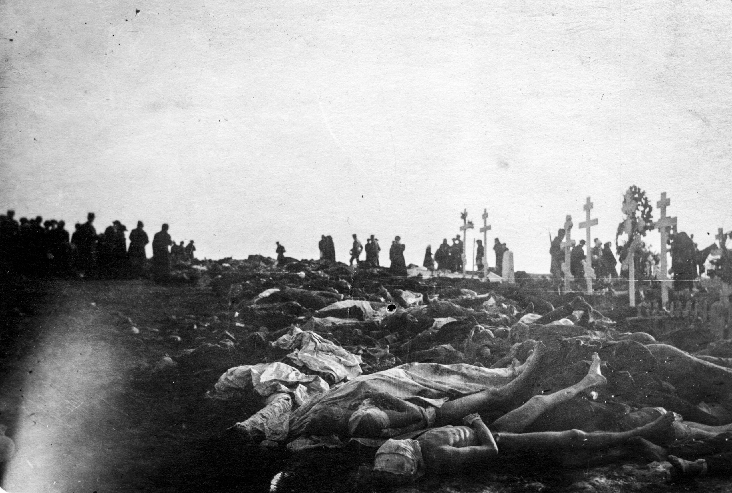 Dead bodies of the “Reds” (socialists) at the Kalevankangas cemetery after the Battle of Tampere during the Finnish Civil War, 1918 (3703×2494)