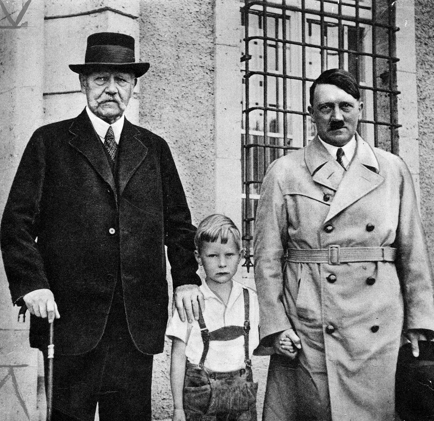 Adolf Hitler visits Paul von Hindenburg and his grandchildren at his residence in Neudeck, June 29, 1933.[1500×1454]