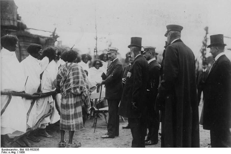 German Emperor Wilhelm II examines black people at the Hamburg Zoo, 1909. [800×535]