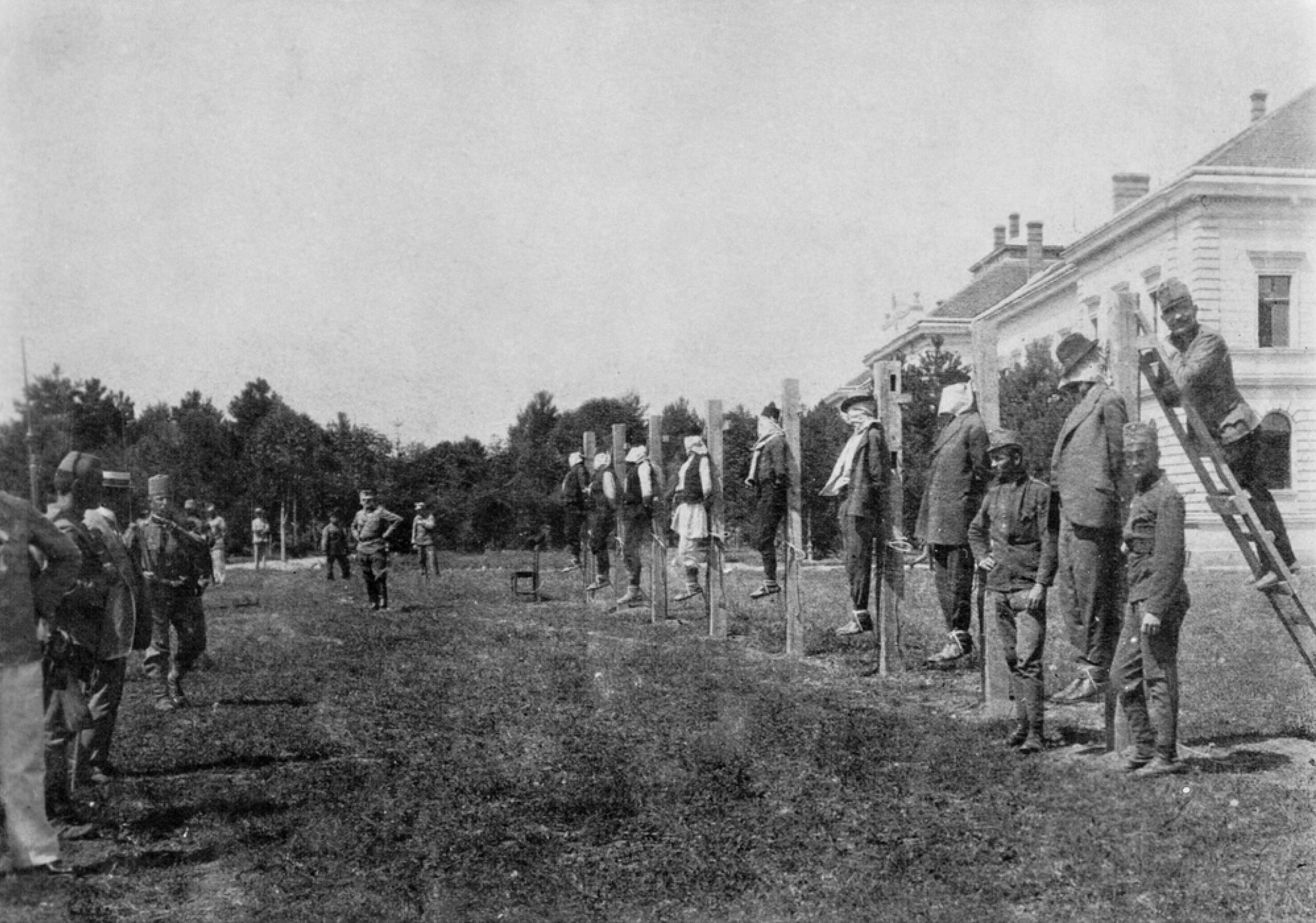 8 Serbian civilians being hanged by Austro-Hungarian troops during their WWI-era occupation of the country, 1910s. The invasion of Serbia saw some of the European theatre’s most brutal war crimes directed at civilians (2995×2100)