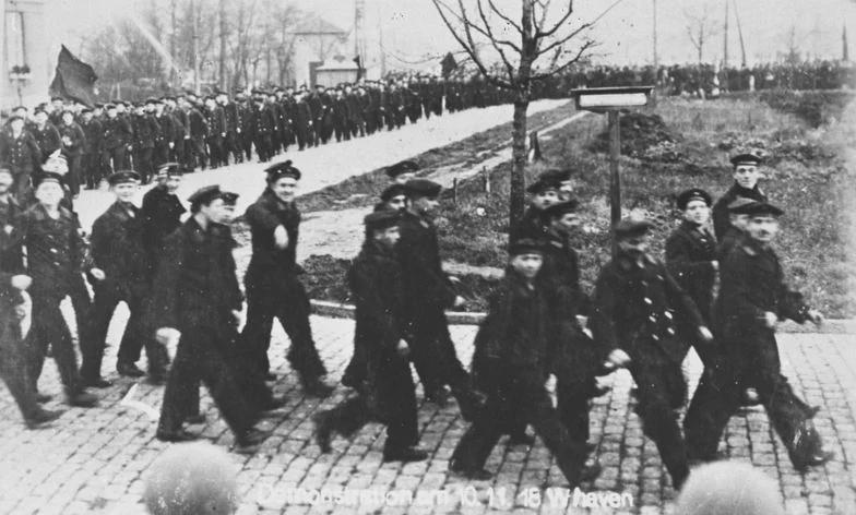 Wilhelmshaven mutiny, German Empire, 1918. [784×472]
