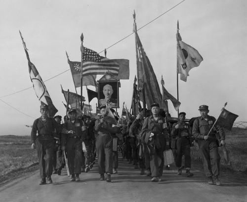 Chinese soldiers released after deciding to defect to Taiwan following the Korean War in 1954 [500 x 410]