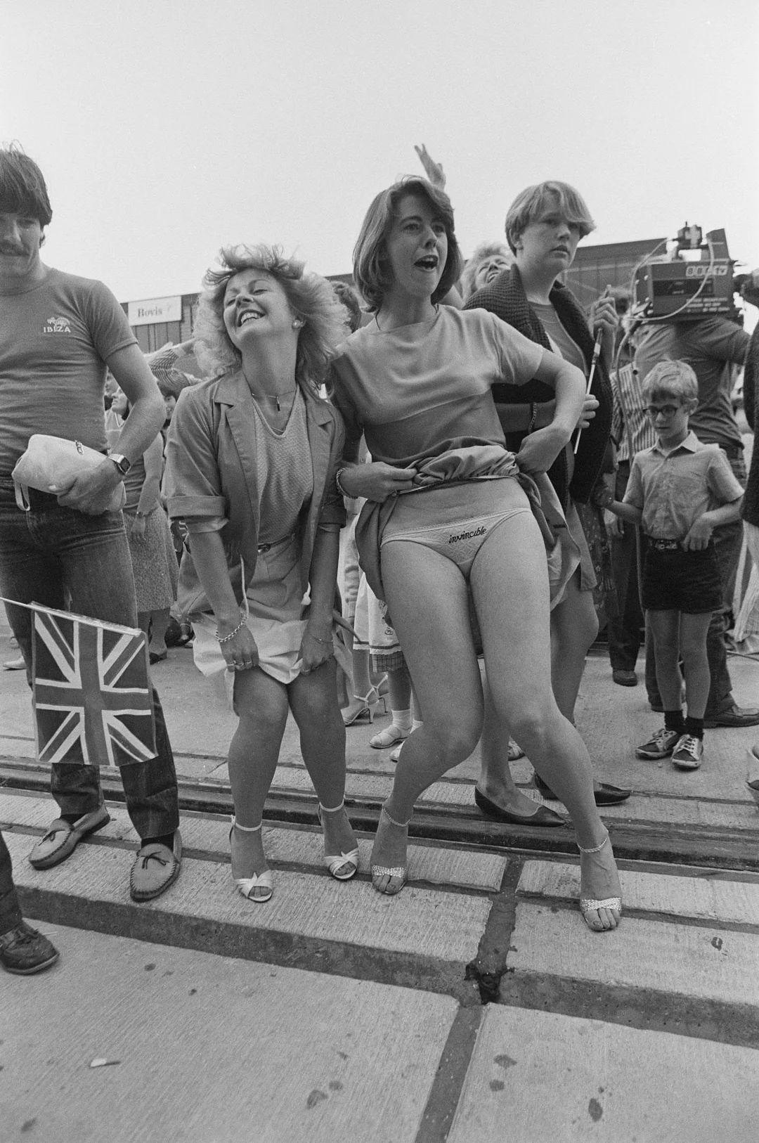 A young woman with the word ‘Invincible’ embroidered on her underwear welcomes HMS Invincible back from the Falklands after Britain’s victory over Argentina in the Falklands War – 1982. [1080×1626]