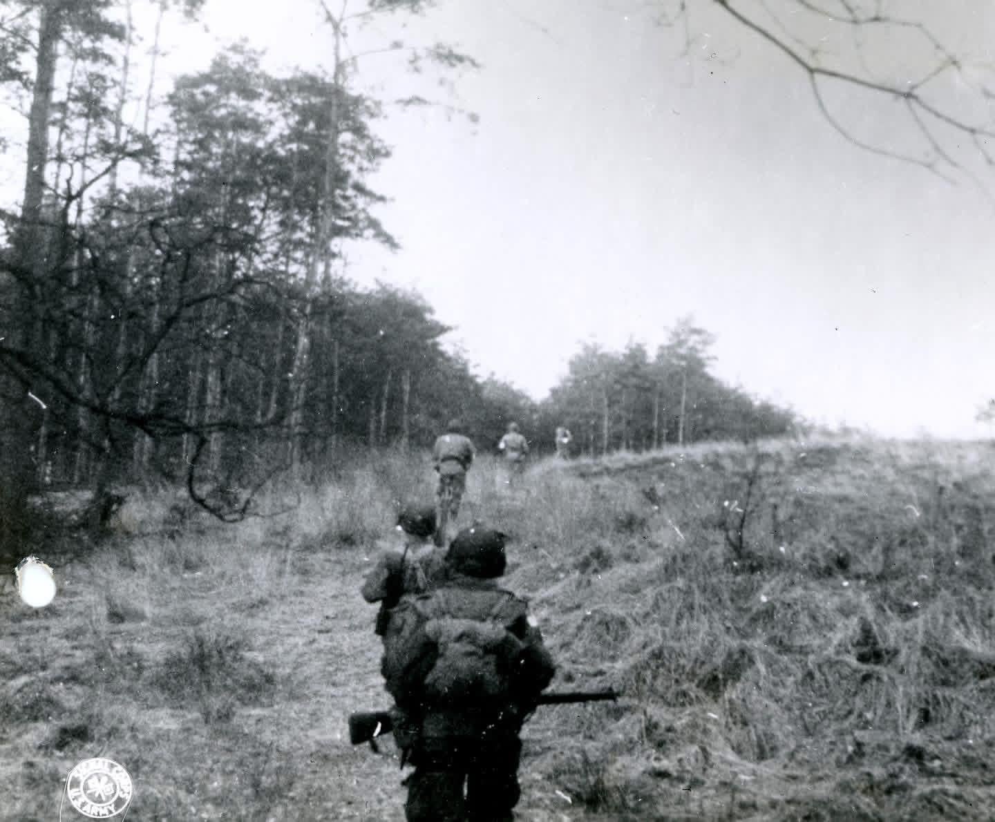 Paratroopers with the 507th Parachute Infantry Regiment “Raff’s Ruffians”, move out in search of the enemy after landing near Wesel, Germany during Operation Varsity – March 24, 1945. (US Army Signal Corps photo) [1440×1190]