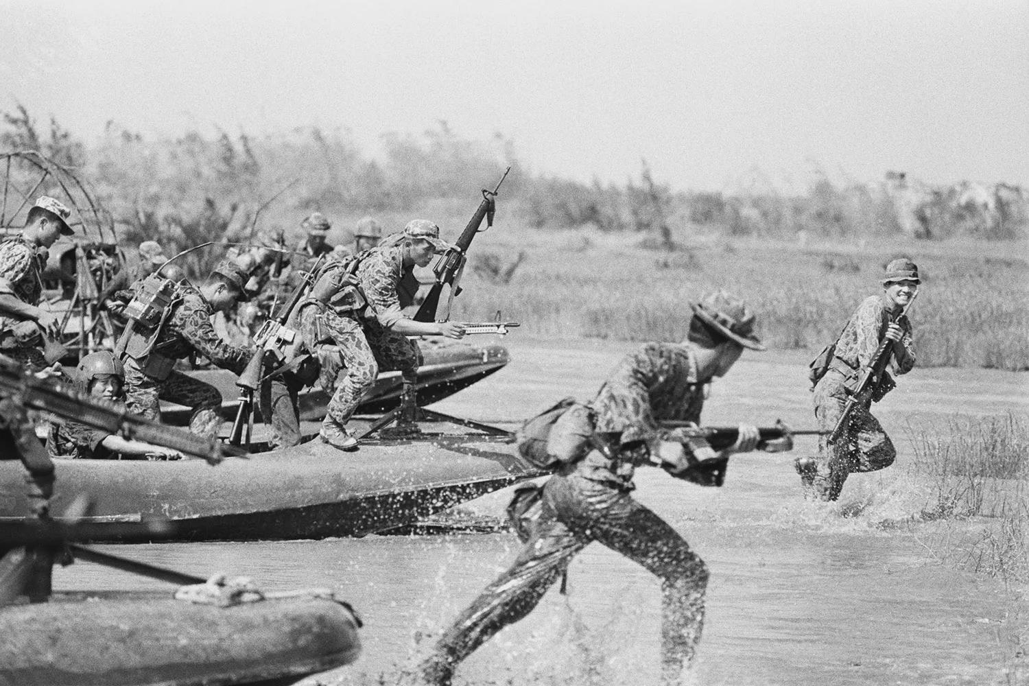 South Korean Marines conduct an amphibious assault near Nha Trang, 1972 [1500×1000]