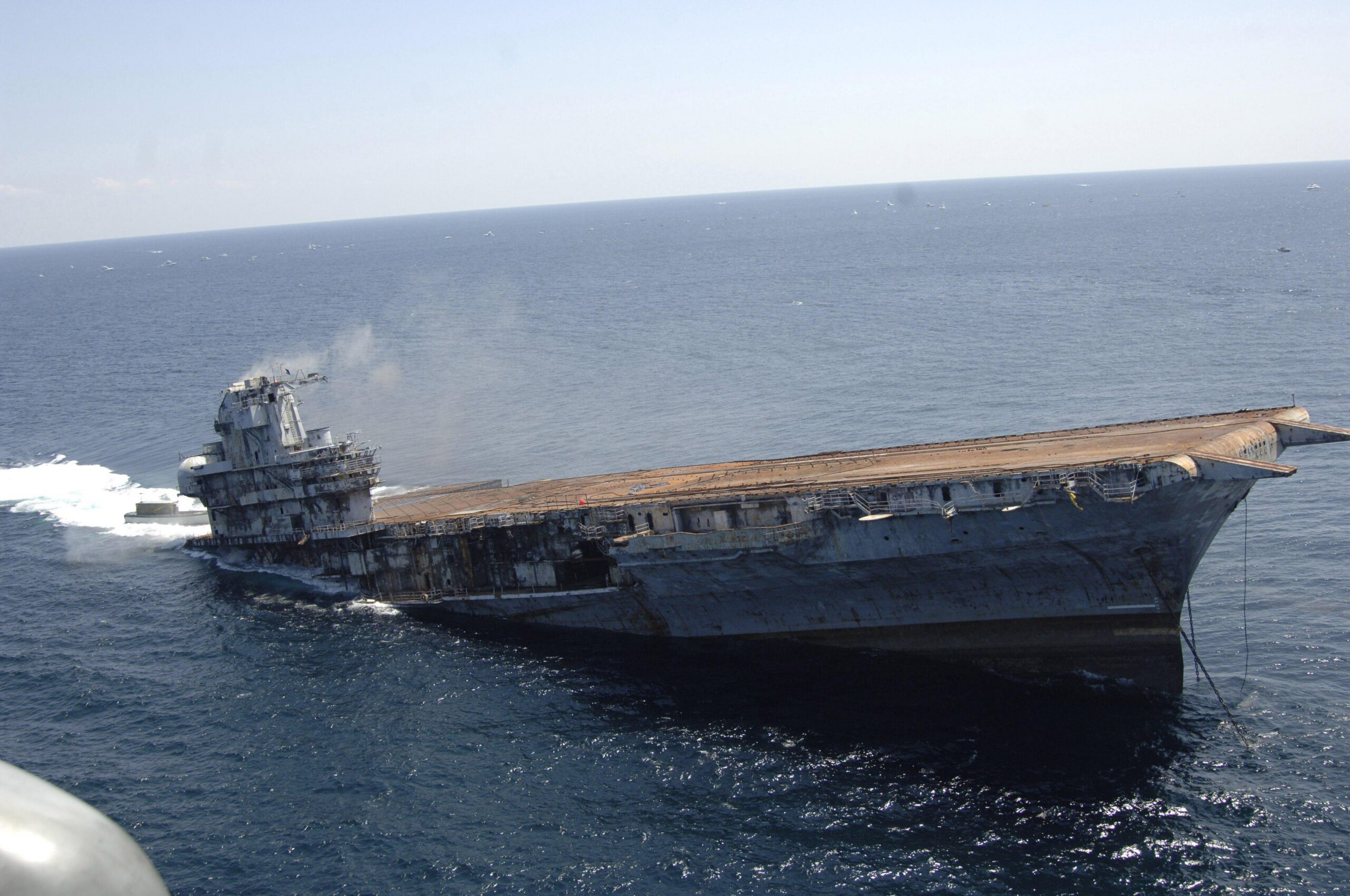 20 years ago, USS Oriskany scuttled off Florida, the largest ship to be turned into an artificial reef yet. 17 May 2006 [3840 × 2550]