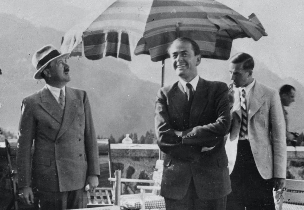 The so-called “good Nazi” Albert Speer with Adolf Hitler, at Berghof. Successfully deceiving the court about his involvement and knowledge of atrocities committed by the Reich, he would only serve 20 years in prison. Author of best-seller “Inside the Third Reich”, he died wealthy, 1939. [1024×710]