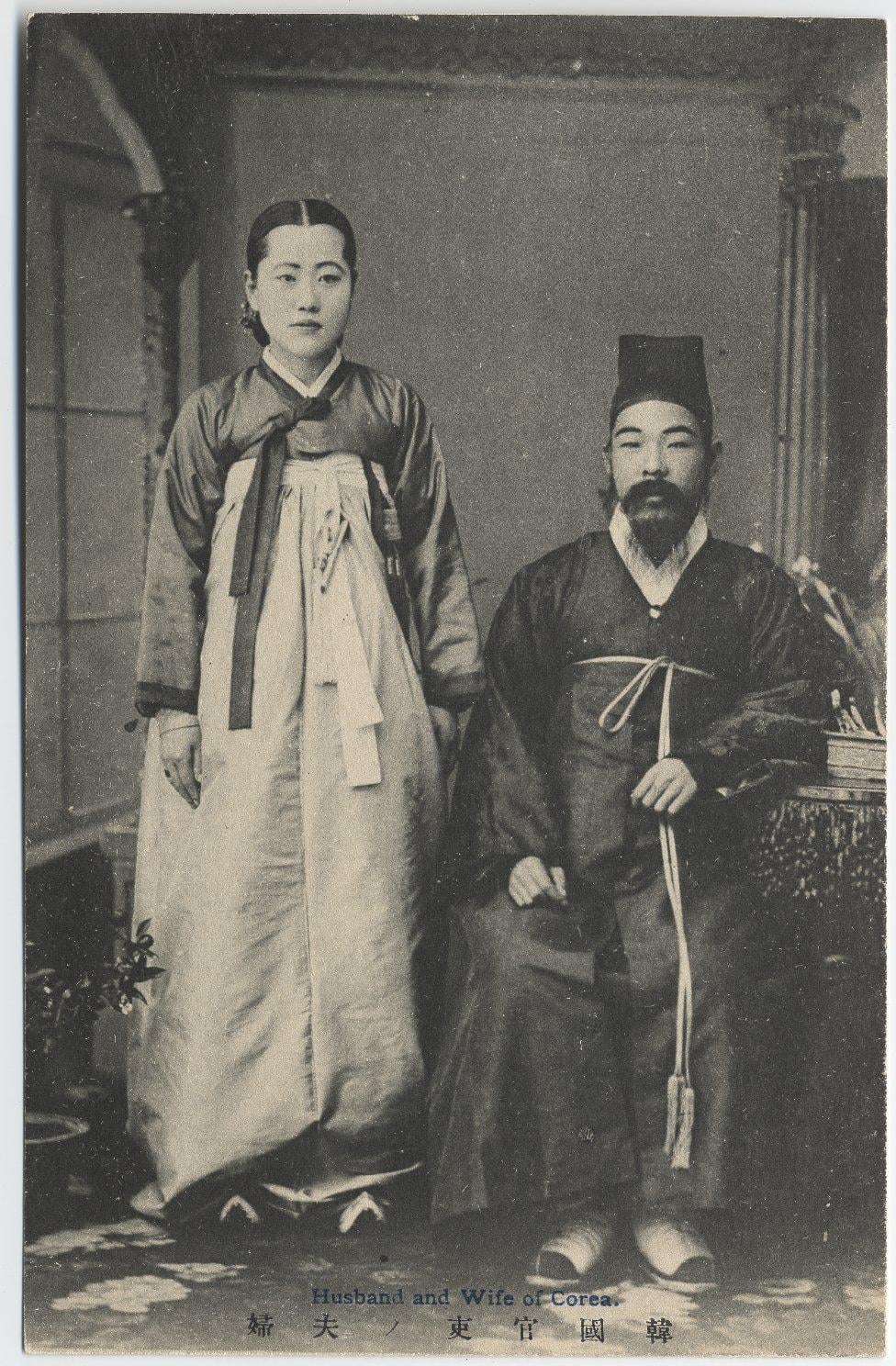 A government official and his wife. Korea, 1904 [976×1488]