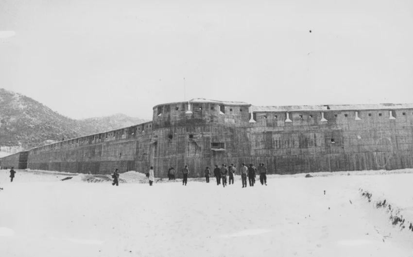 In the early 1980s, the South Korean military constructed concrete defensive positions that closely resemble medieval castles. [850×530]